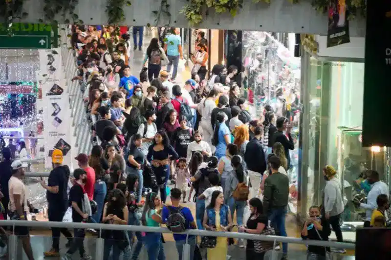 ¡COLAS DESDE LA MADRUGADA! BLACK FRIDAY A LO CRIOLLO representa un mayor movimiento para los centros comerciales