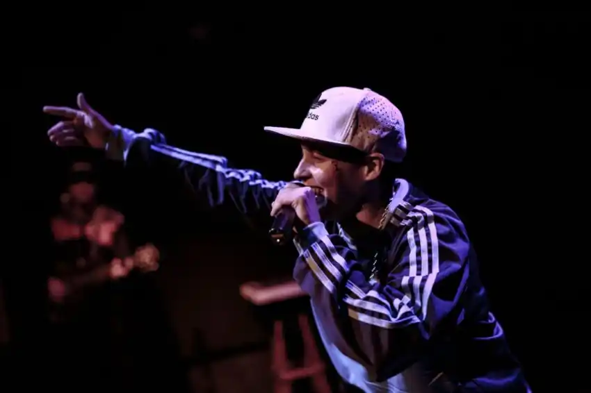 Cumbi Bustinza vuelve con “Lo que quieren las guachas” y suma “La Meca”