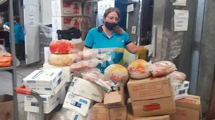 Chiarella informó que decomisaron más de 1.600 kilos de alimentos vencidos en barrio Rivadavia