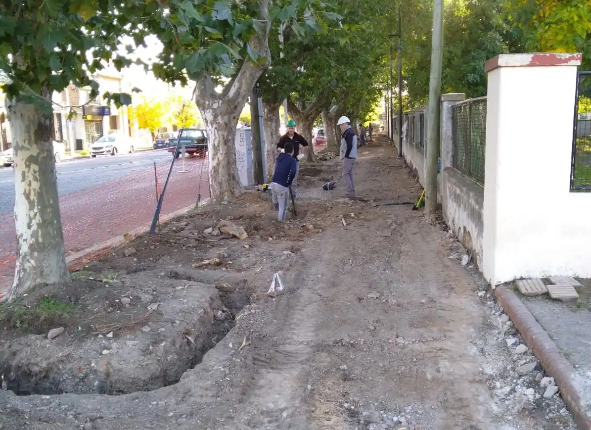 Empezaron a trabajar para reconstruir las veredas en Comercio, Normal y el Jardín 922
