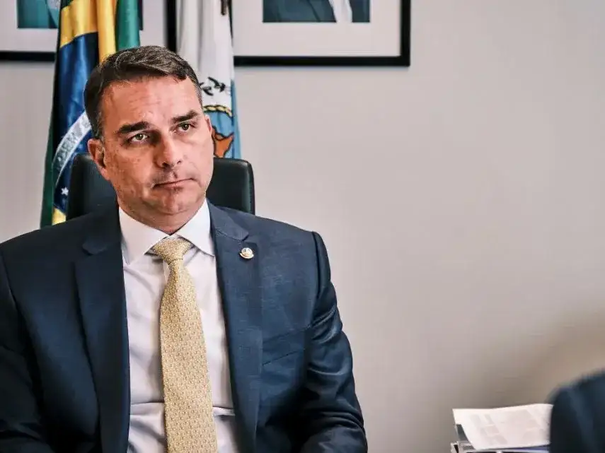 El hijo del expresidente Jair Bolsonaro refuerza su imágen política.