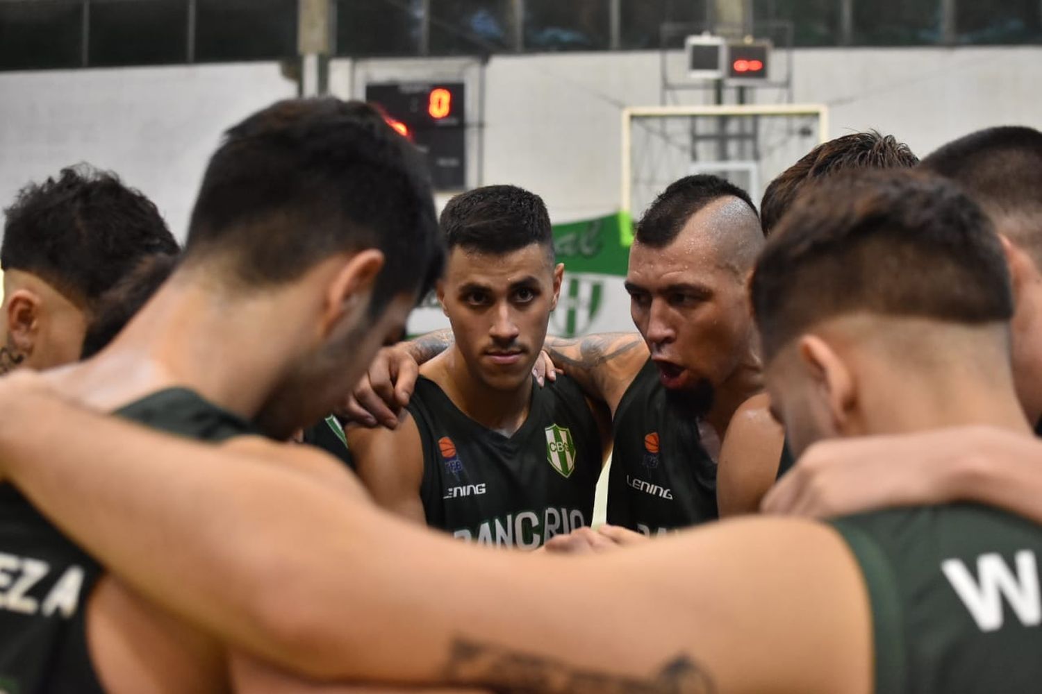 Se ha formado un lindo grupo humano en el plantel de Centro Bancario y Leandro Geréz impone presencia y experiencia a la hora de darse ánimo.