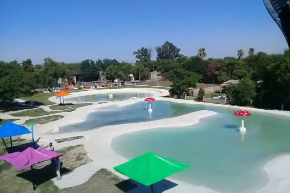 María Susana estrenó el balneario Cancún-Oasis a plena estadía