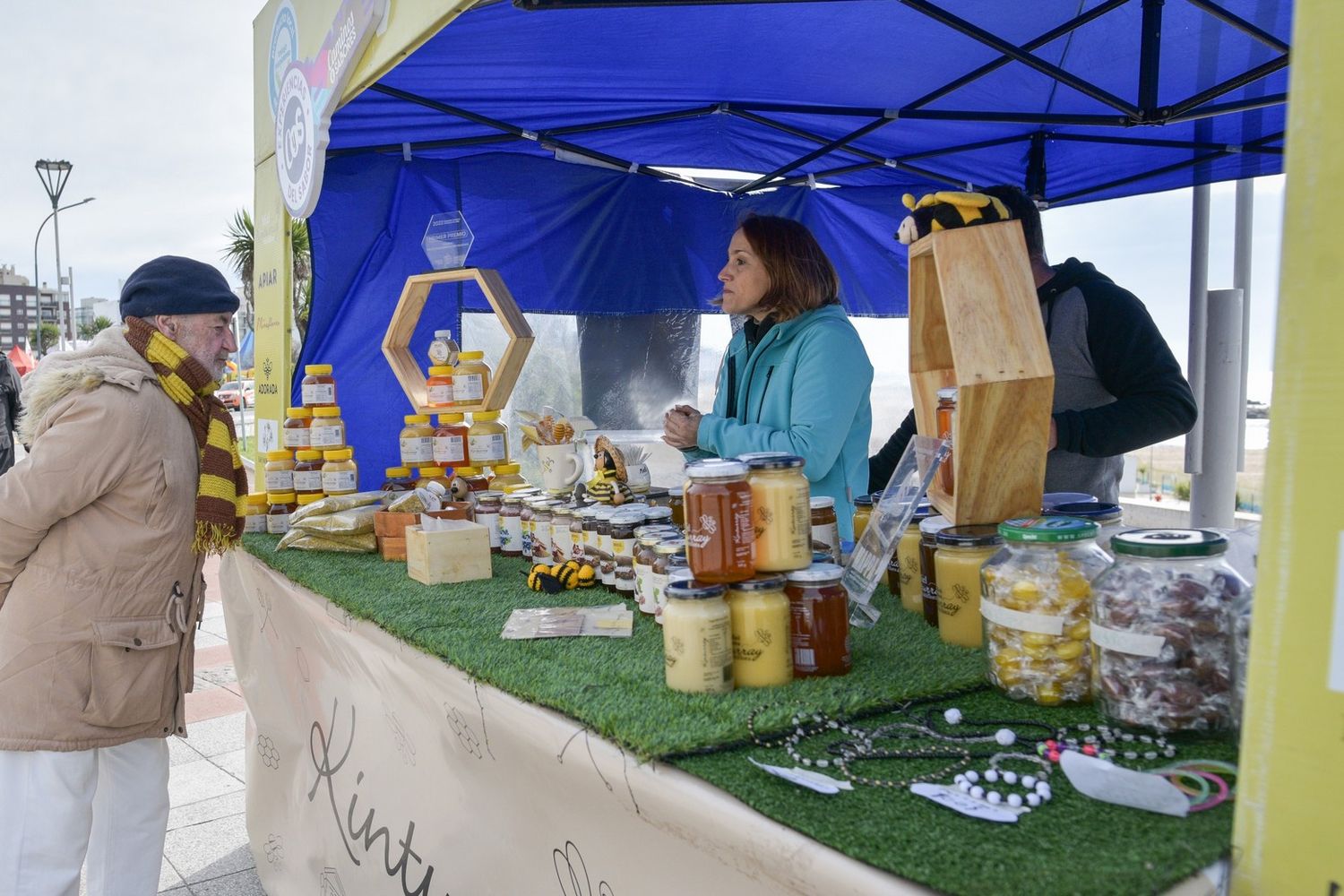 Productores apícolas participan en una nueva edición de Mar del Plata Suma Miel