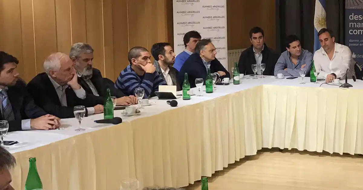 Llamativa presencia de ex funcionario pultista en acto de Cambiemos