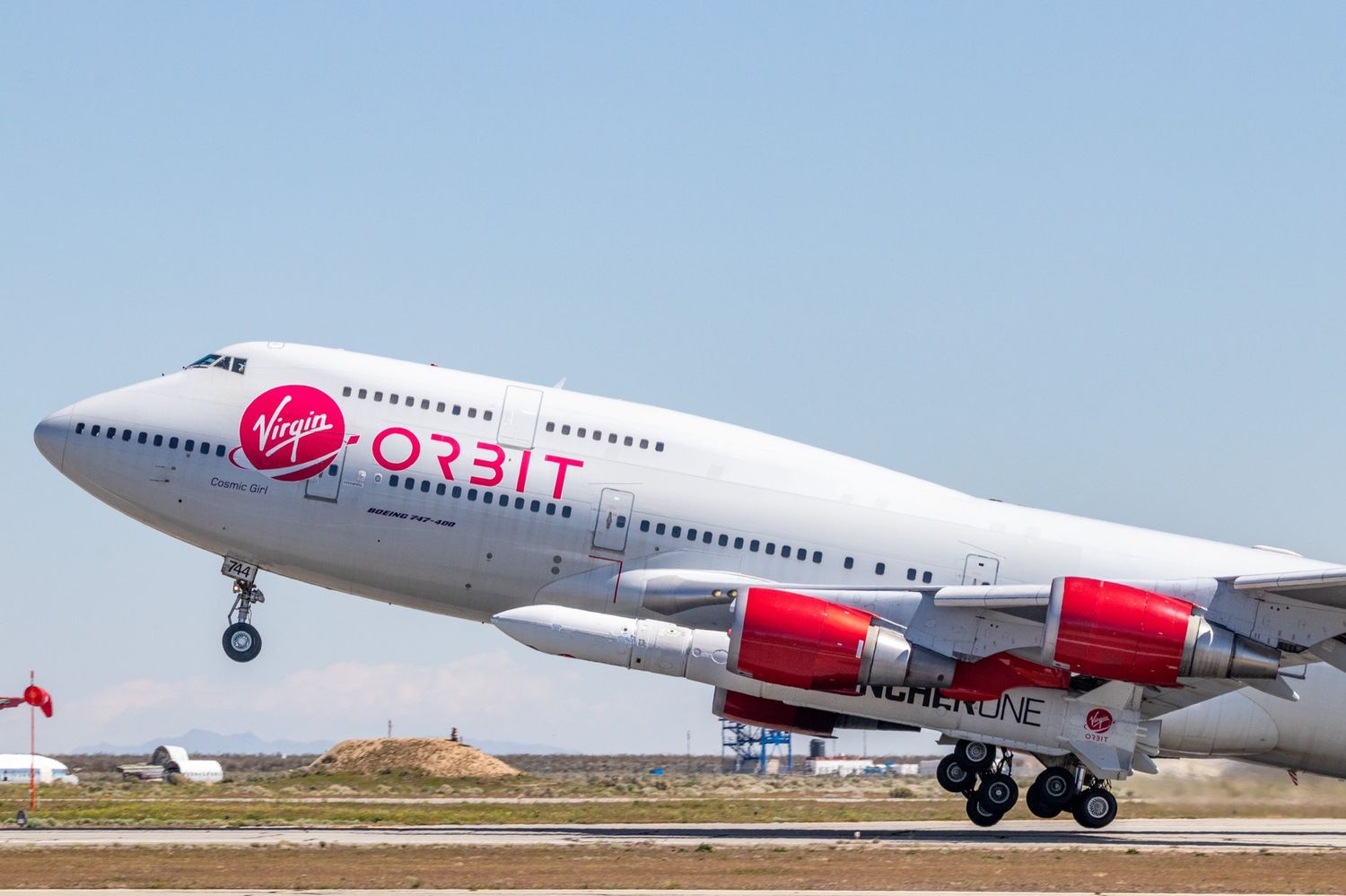 Virgin Orbit suspends all operations and may be close to bankruptcy