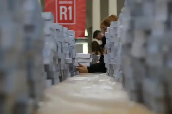 La Junta Electoral recibirá el miércoles a LLA para definir si reimprimen las boletas