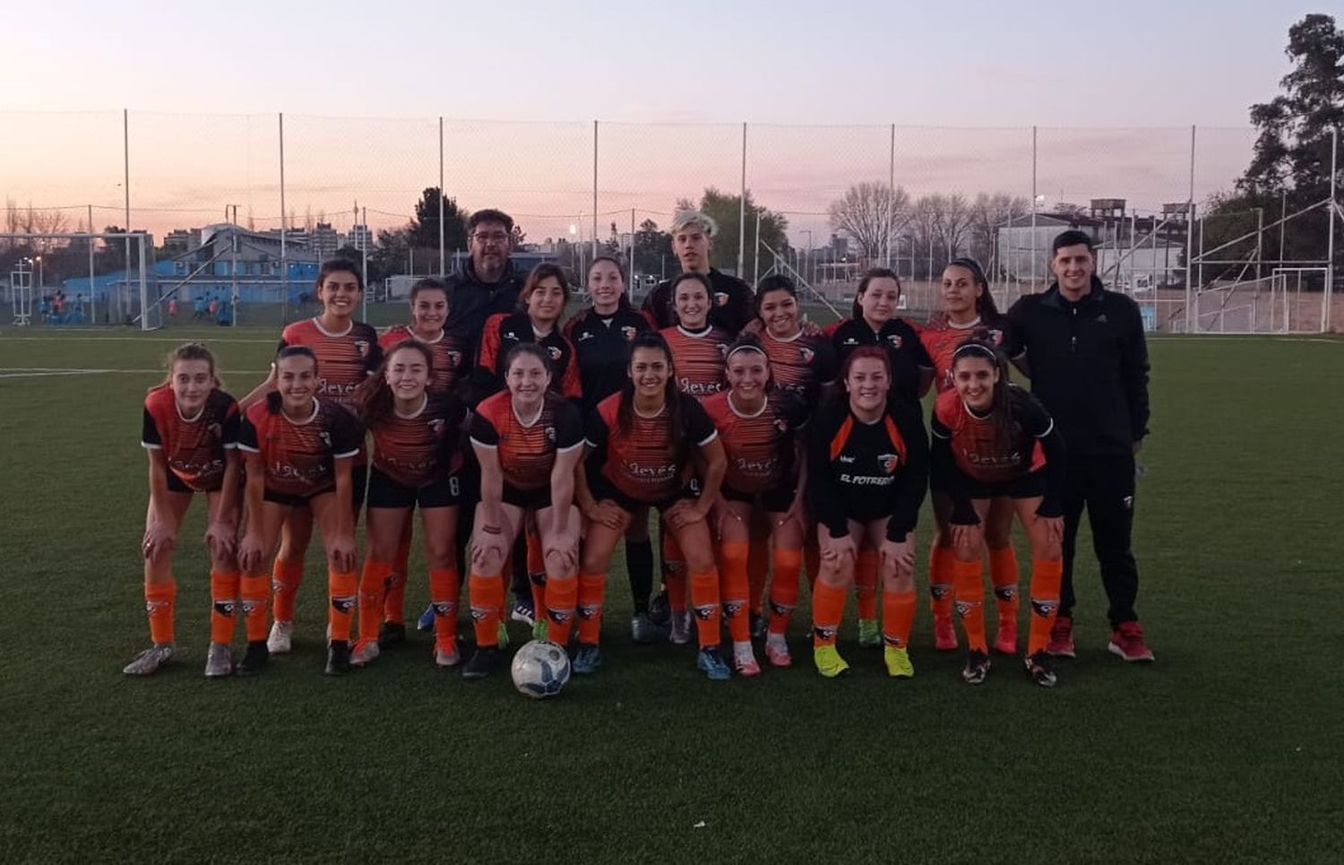 Las chicas de El Potrero se presentaron en Racing