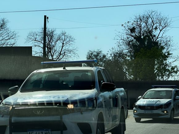 Allanaron la casa de un acusado por venta de drogas y recuperaron una desmalezadora robada