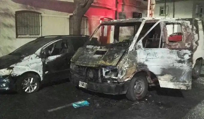 Esta mañana, se prendió fuego el auto de Axel Kicillof