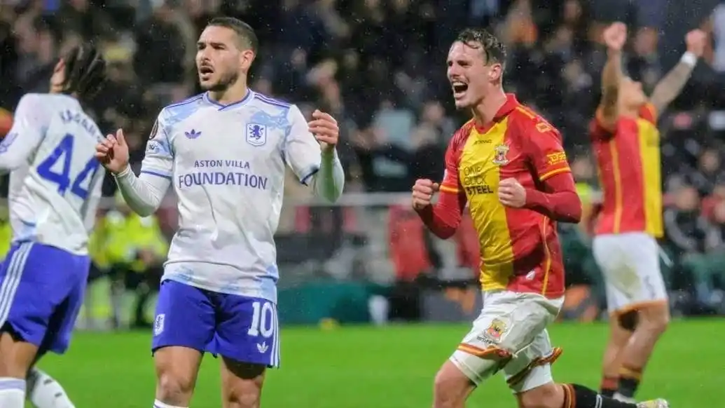 Buendía quiso ajustar su remate y terminó errando el penal, que de convertir significaba el empate 2 a 2.