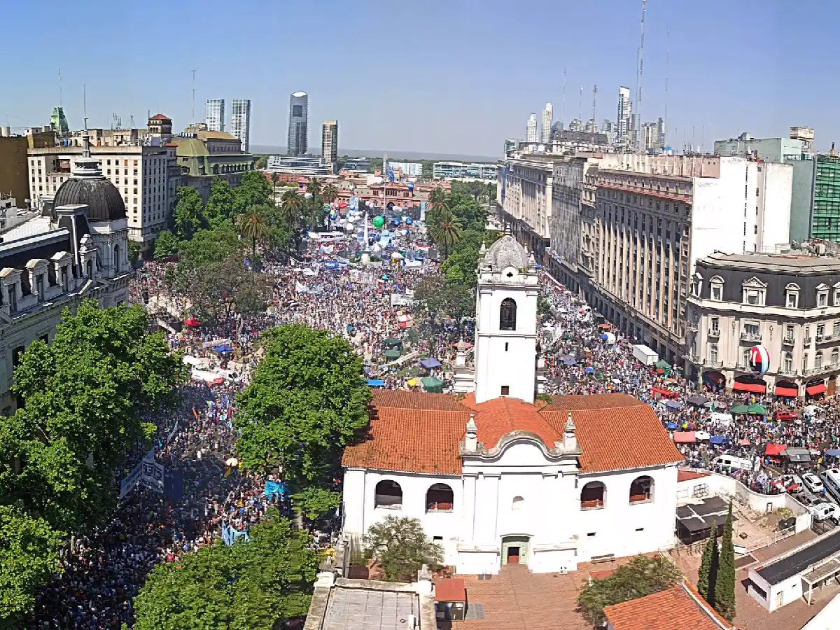 Una multitudinaria fiesta popular celebró en Plaza de Mayo la asunción de Alberto Fernández
