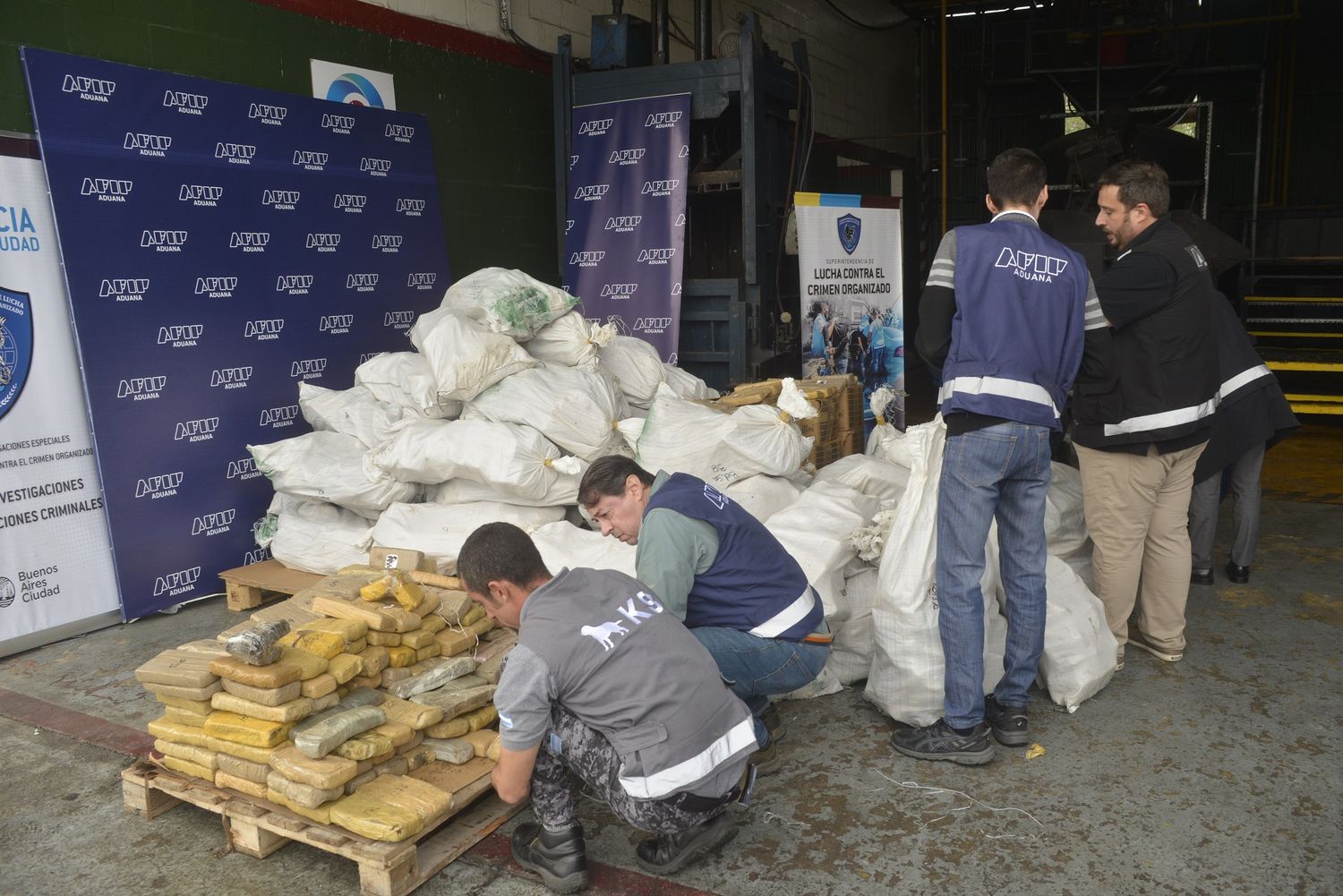 Con la presencia del Juez Federal Hernán Viri, la Aduana incineró 2 toneladas de marihuana