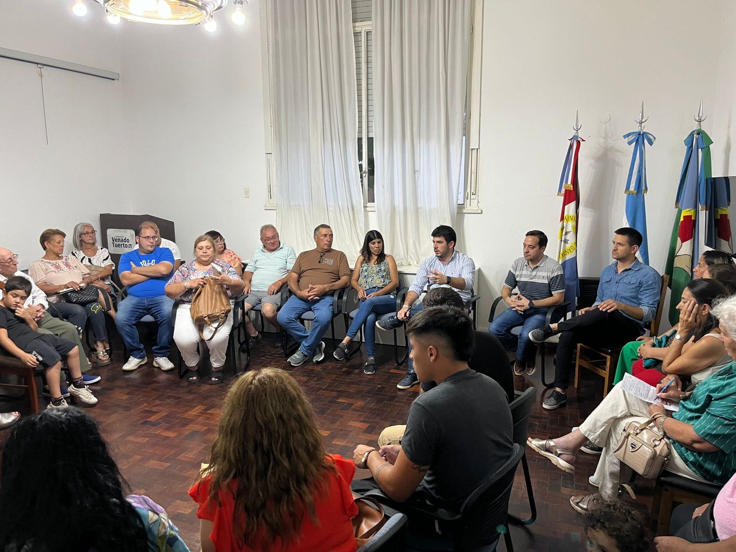 El primer mandatario de Venado Tuerto recibió a los referentes barriales en la sede municipal.