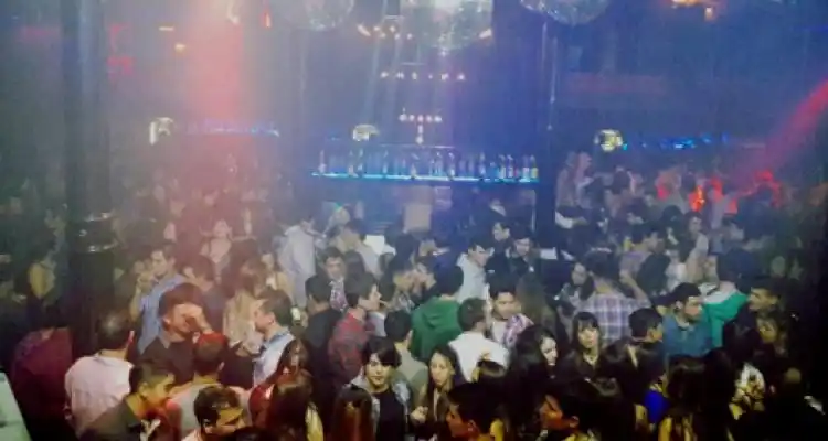 Clausuraron HH Club por presencia de menores