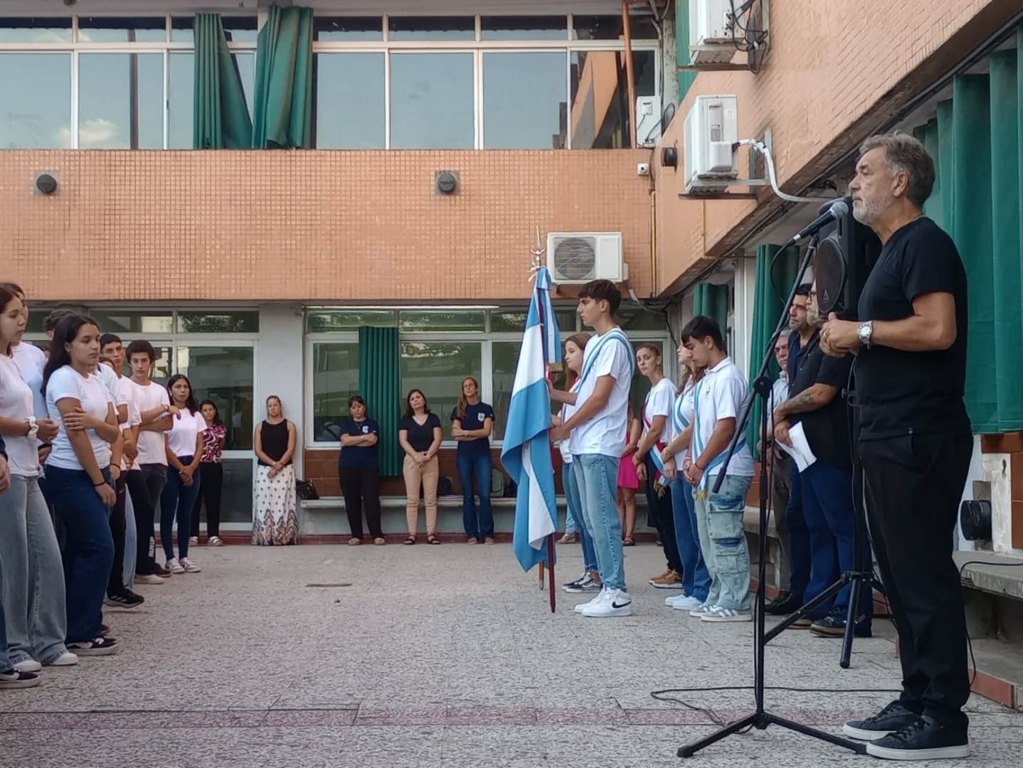 El intendente hizo uso de la palabra.