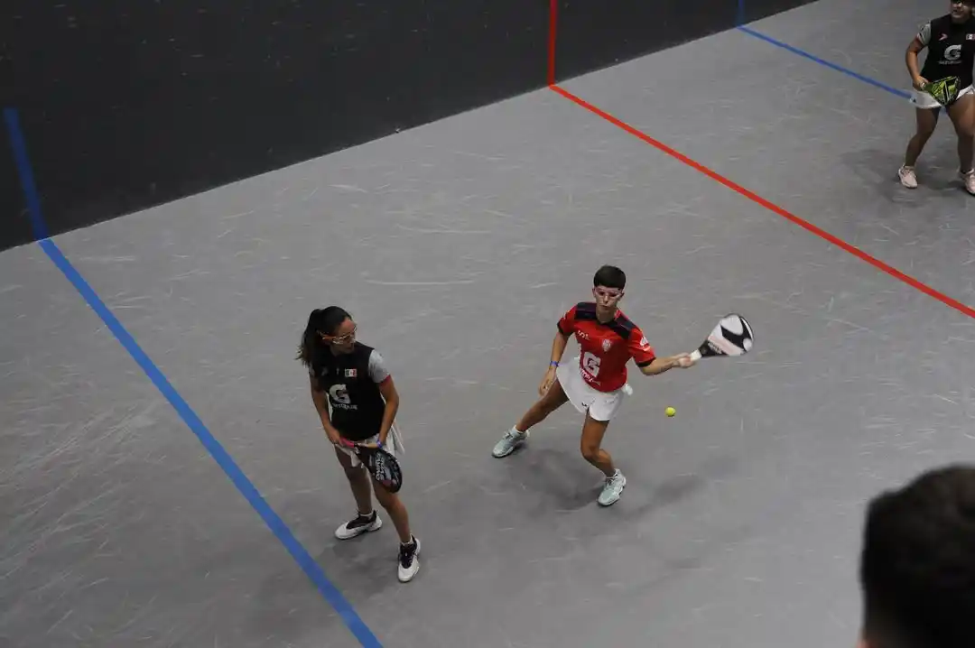 El certamen continúa su marcha con partidos que cada vez toman más intensidad. Foto: FIPV