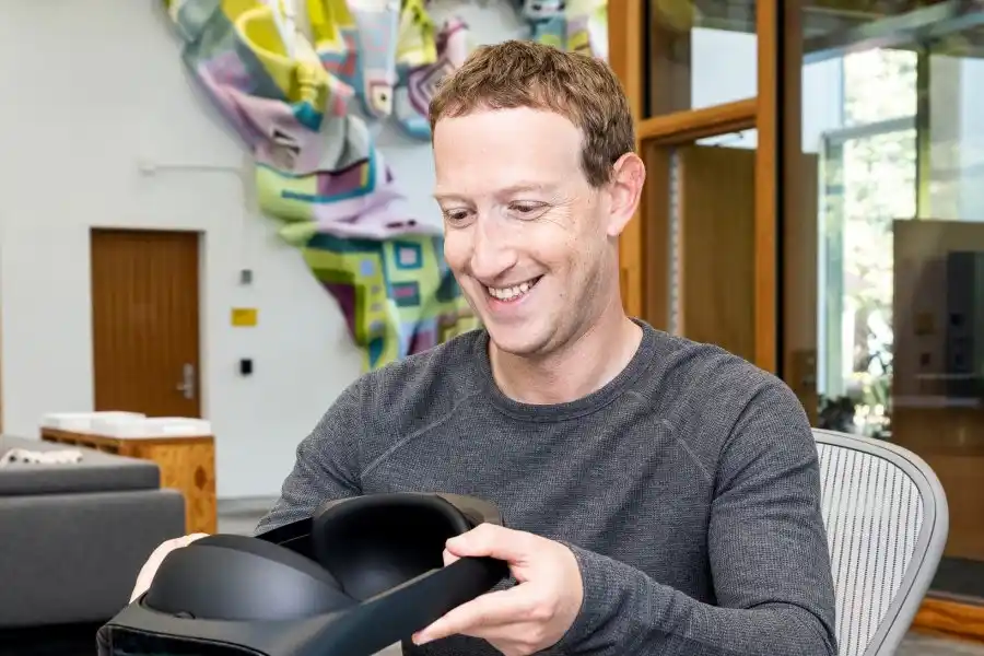 Zuckerberg se suma a la moda: también cobrara por la verificación en Facebook