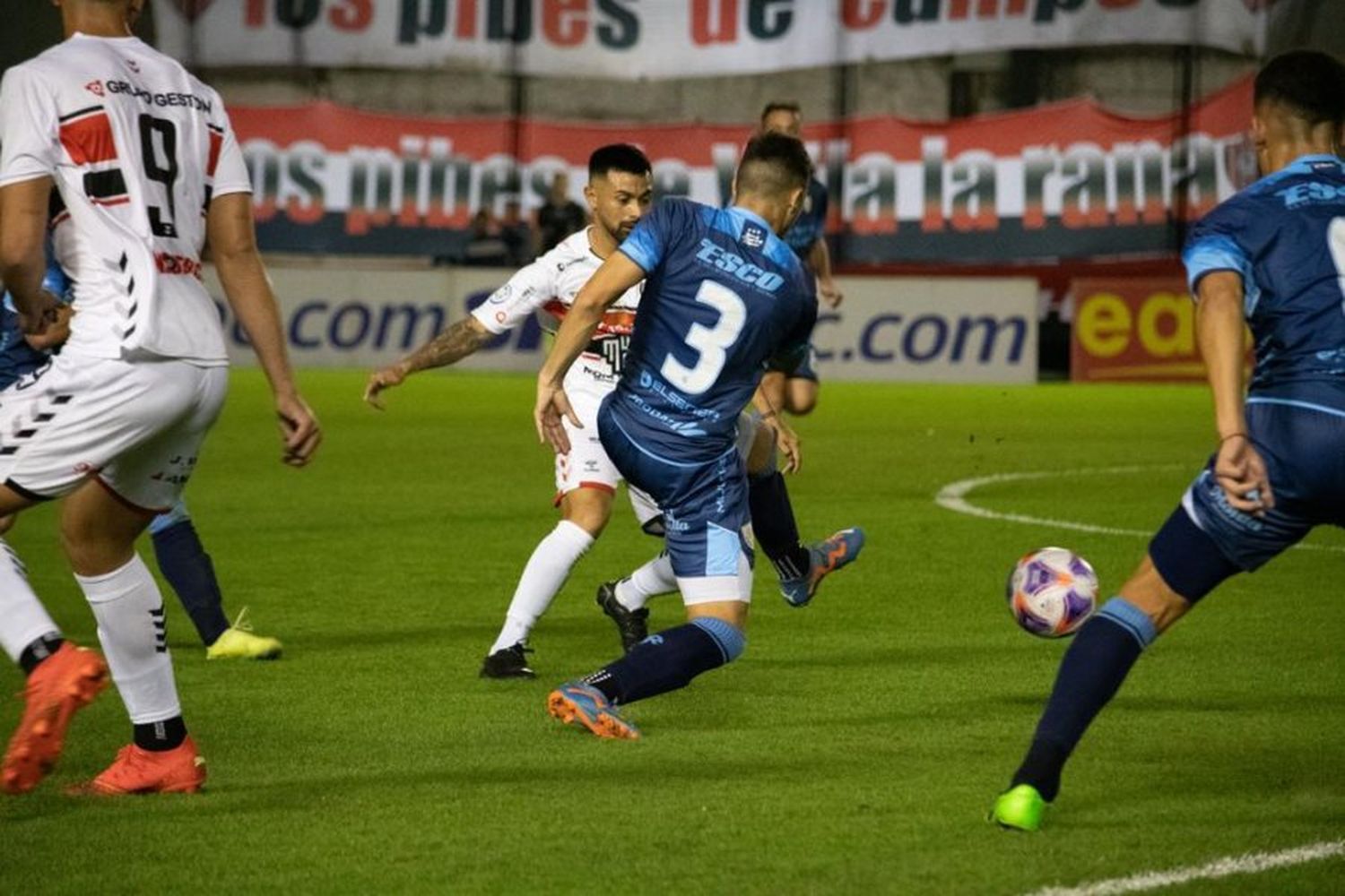 Chacarita goleó a la Crema