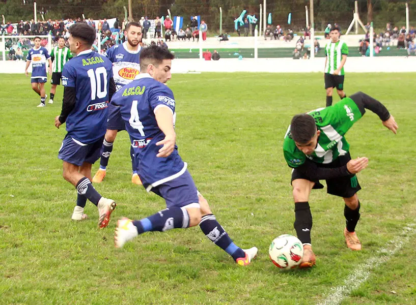 Fuerte disputa de los líderes de zonas en el torneo local