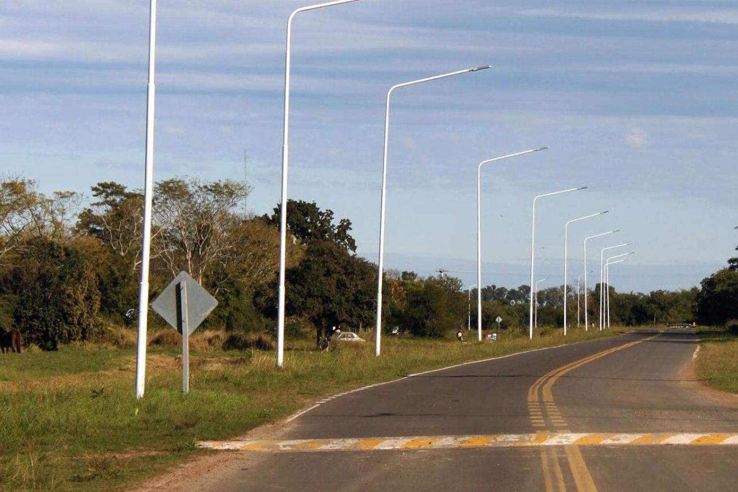 Carbó: iluminación en uno de los accesos y arrreglo en caminos rurales