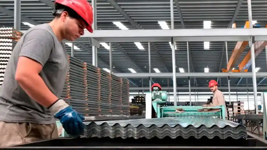 La capacidad instalada de la industria cayó al 54% y marcó su peor nivel desde la crisis de 2002