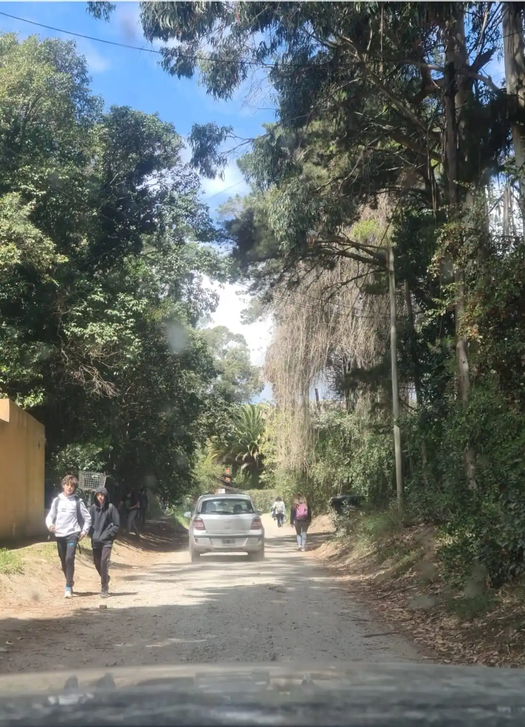 Piden señalización y veredas en las inmediaciones a escuelas