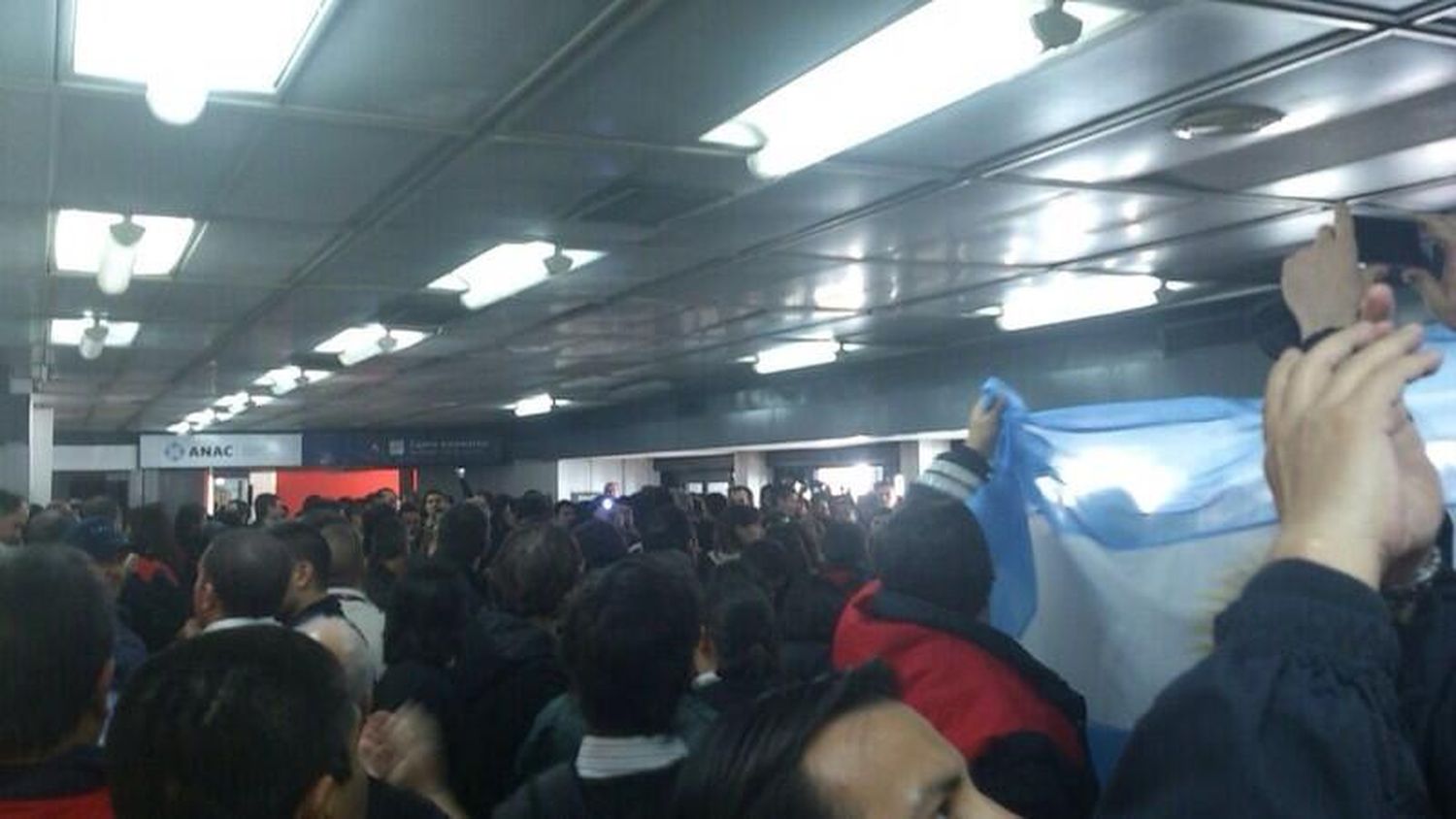 Manifestación de personal de LAN Argentina en Aeroparque