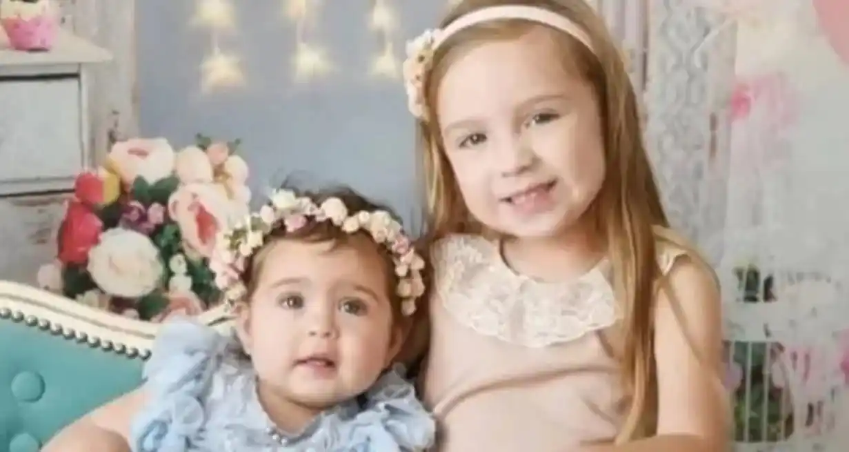 Pilar y Delfina Hecker fueron arrastradas por la corriente mientras viajaban con sus papás.