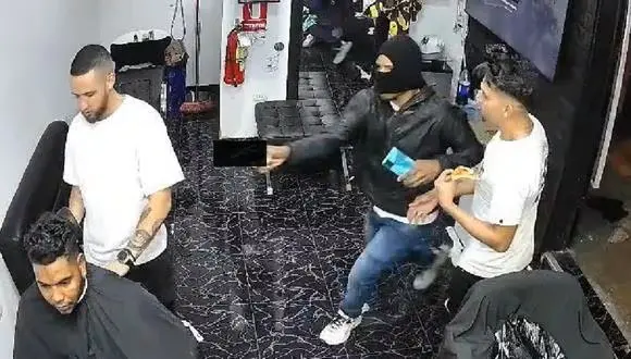 SICARIO LE ARREBATA la vida a un venezolano en Perú: estaba sentado cortándose el cabello cuando lo atacaron