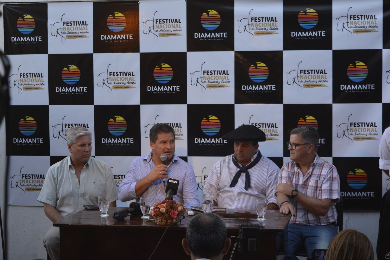 Se lanzó el Festival Nacional de Jineteada y Folclore de Diamante