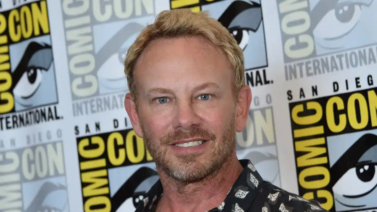 ¡DE PELÍCULA! Así fue el insólito ataque de motorizados al actor Ian Ziering (video)