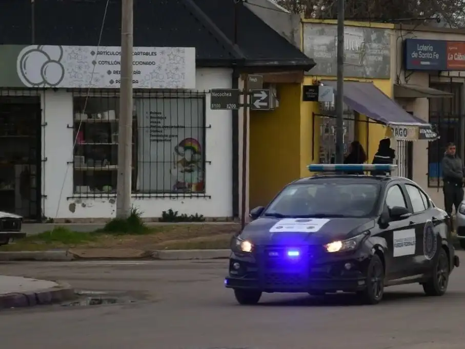 El asalto ocurrió en la esquina de avenida French y calle Necochea. Foto: Manuel Fabatía