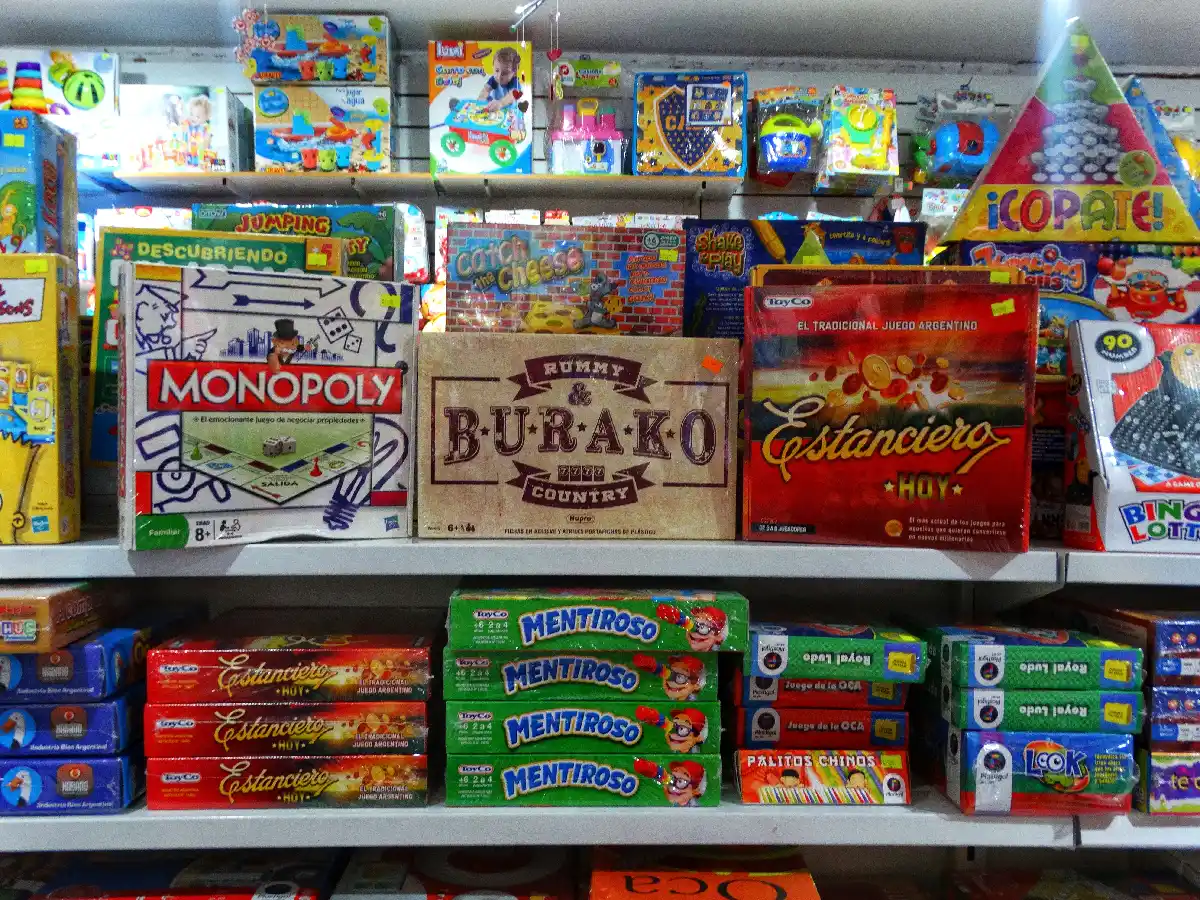 Pasa el tiempo y los juegos de  mesa se mantienen en las casas