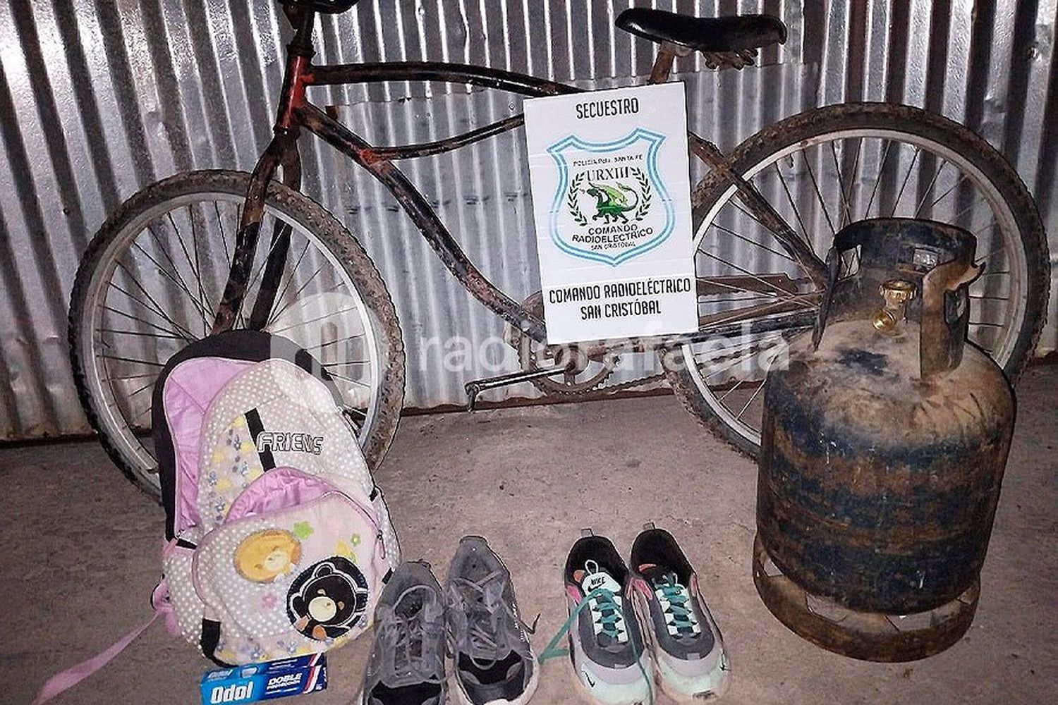 A pleno con el robo de garrafas: la llevaba en bicicleta y cuando vio la policía la abandonó y huyó