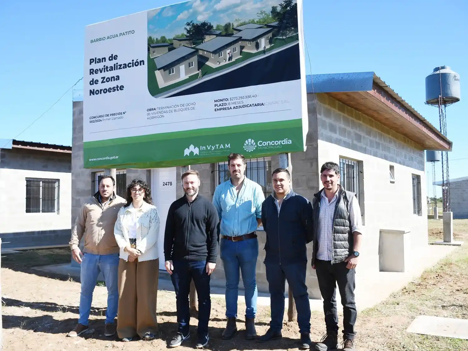 Azcué recorrió las casas construidas con fondos propios que serán entregadas a familias de zonas inundables