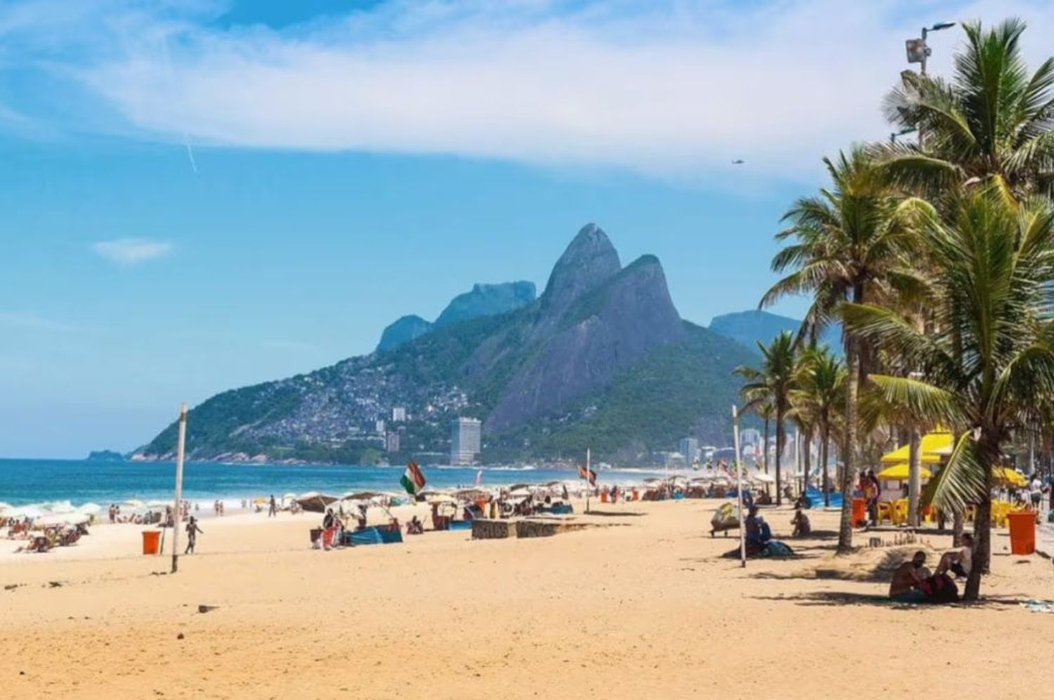 Playa por playa: cómo avanzan los casos de gastroenteritis en Brasil. (Foto: EFE)