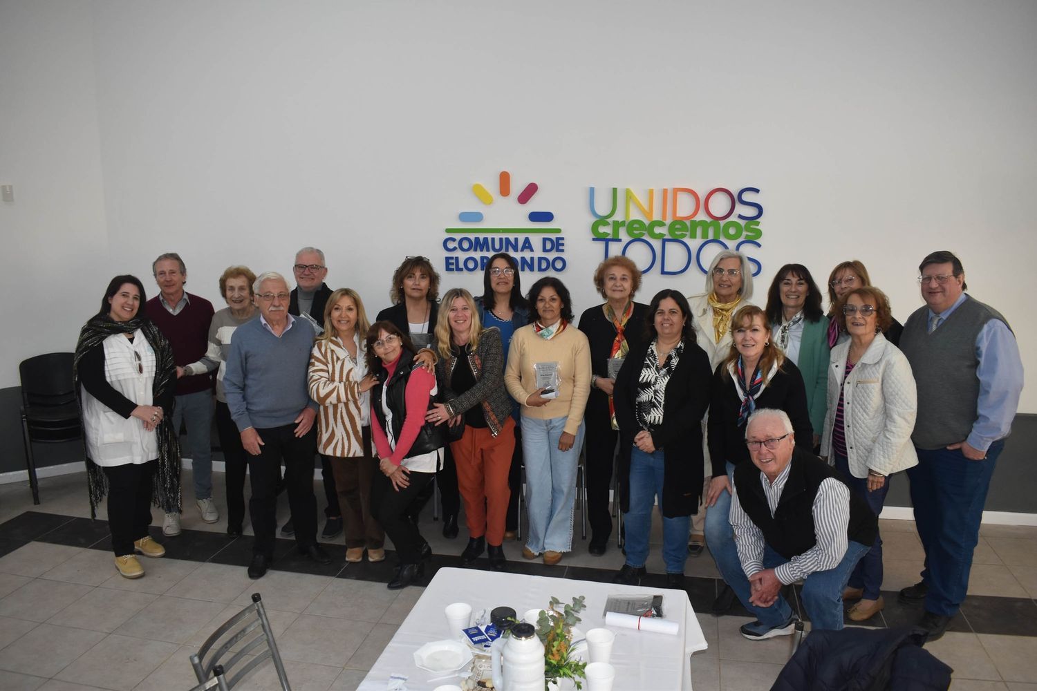 Todos los homenajeados junto a familiares, directivos de instituciones y autoridades