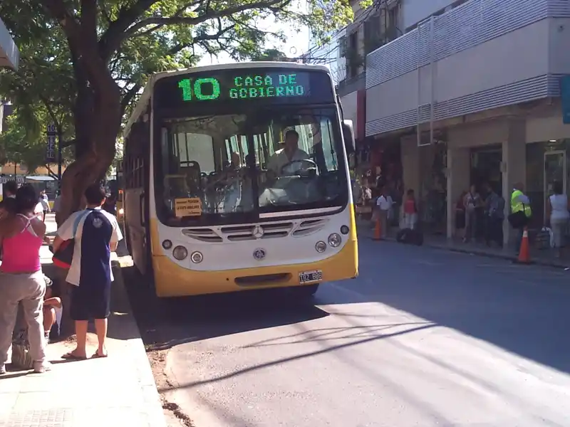 Desvío de colectivos por trabajos de ASSA