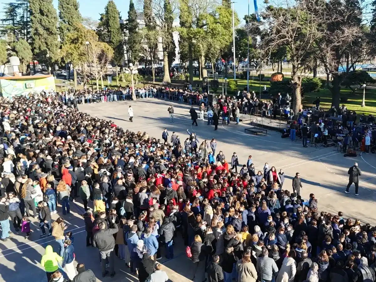 Una multitud participó de la ceremonia.