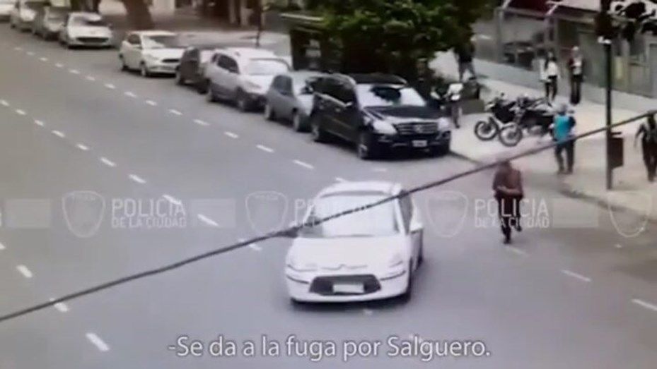 Una mujer robó tres vinos de un supermercado y emprendió una fuga de película en su auto