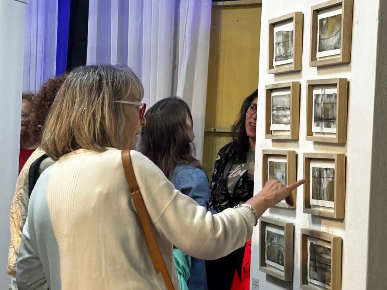 Buena cantidad de vecinos concurrieron a la inauguración de la muestra.