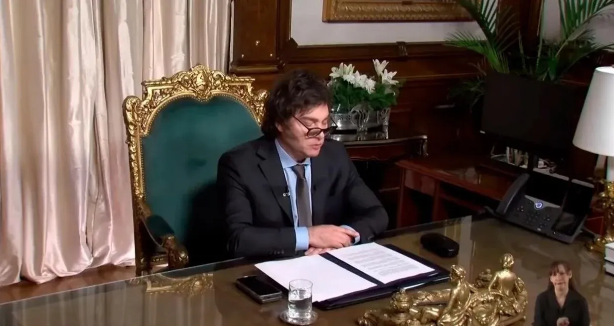 "A menos que hagamos lo necesario ahora nos dirigimos a una catástrofe de magnitud desconocida para cualquier argentino vivo", alertó el presidente.