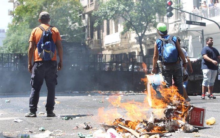 El Gobierno envía un proyecto para limitar los cortes de calles y la entrada de inmigrantes