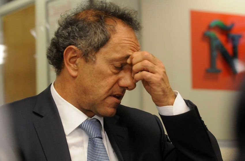 Citan a indagatoria a Scioli por irregularidades en la obra pública