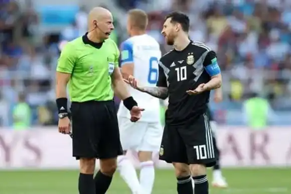 Árbitro polaco para Argentina-Australia