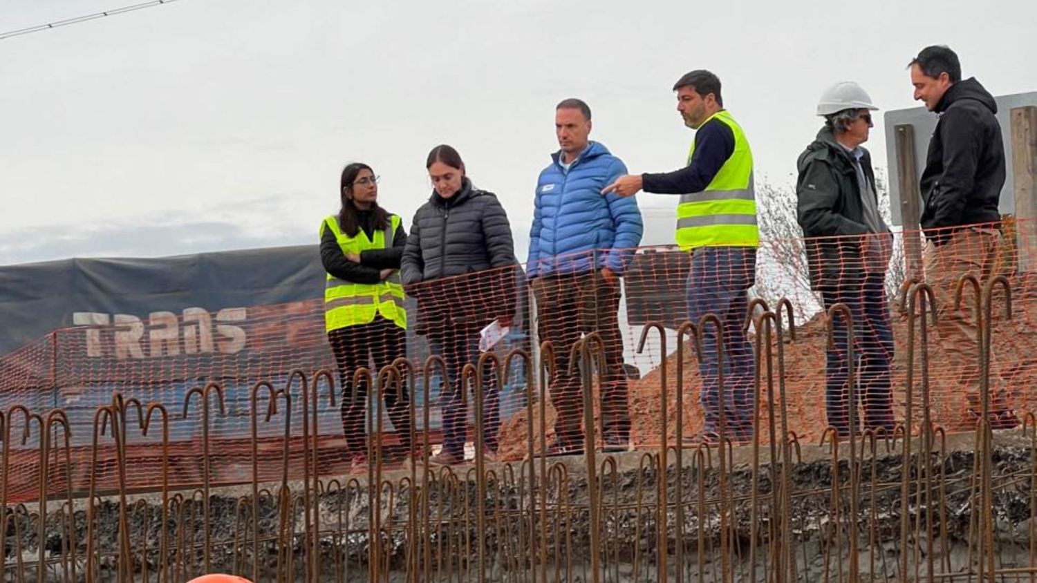 El ministro Enrico recorriendo las obras