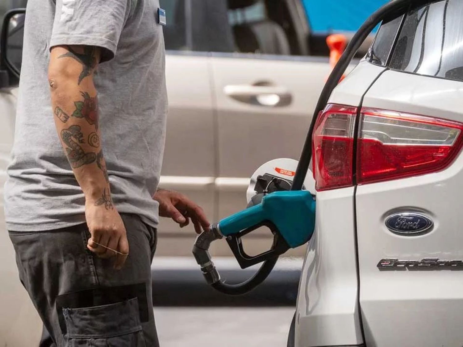 Se viene el autoservicio de combustibles en la Argentina