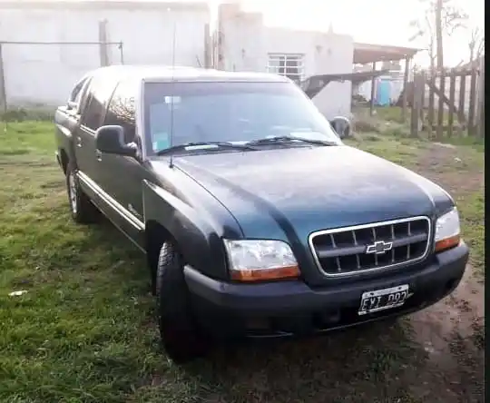 Sustraen una camioneta y un auto todavía no aparece