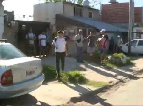 "Queremos justicia, que caigan todos presos o que los maten": el reclamo de los vecinos de Umma desde la sala velatoria